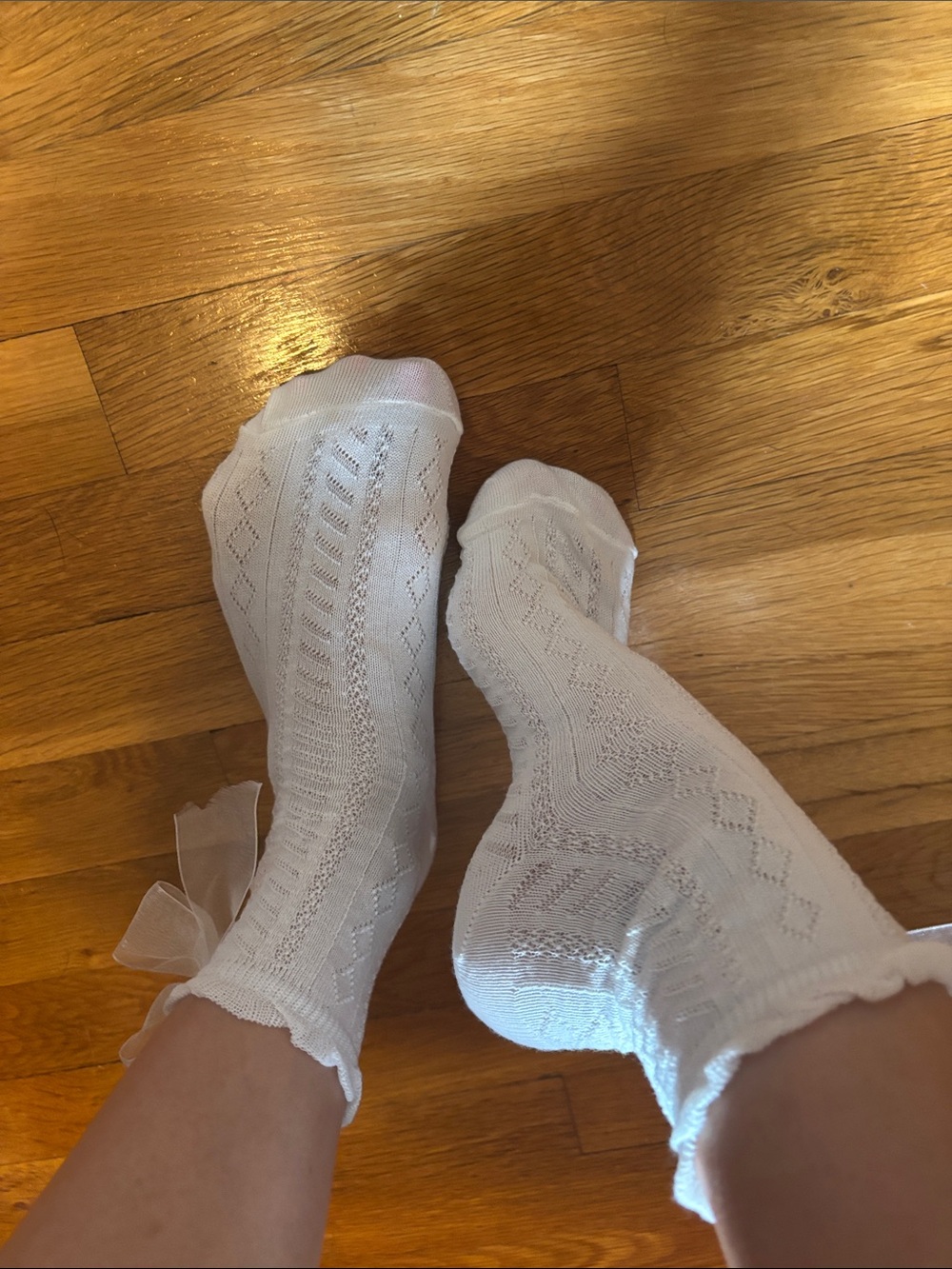 White lace ruffle crew socks
